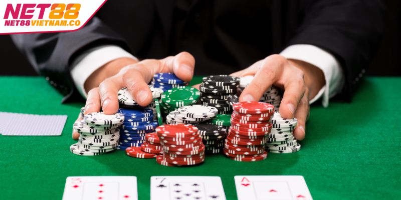 Phương thức chơi Poker trực tuyến thông quan 4 vòng cược